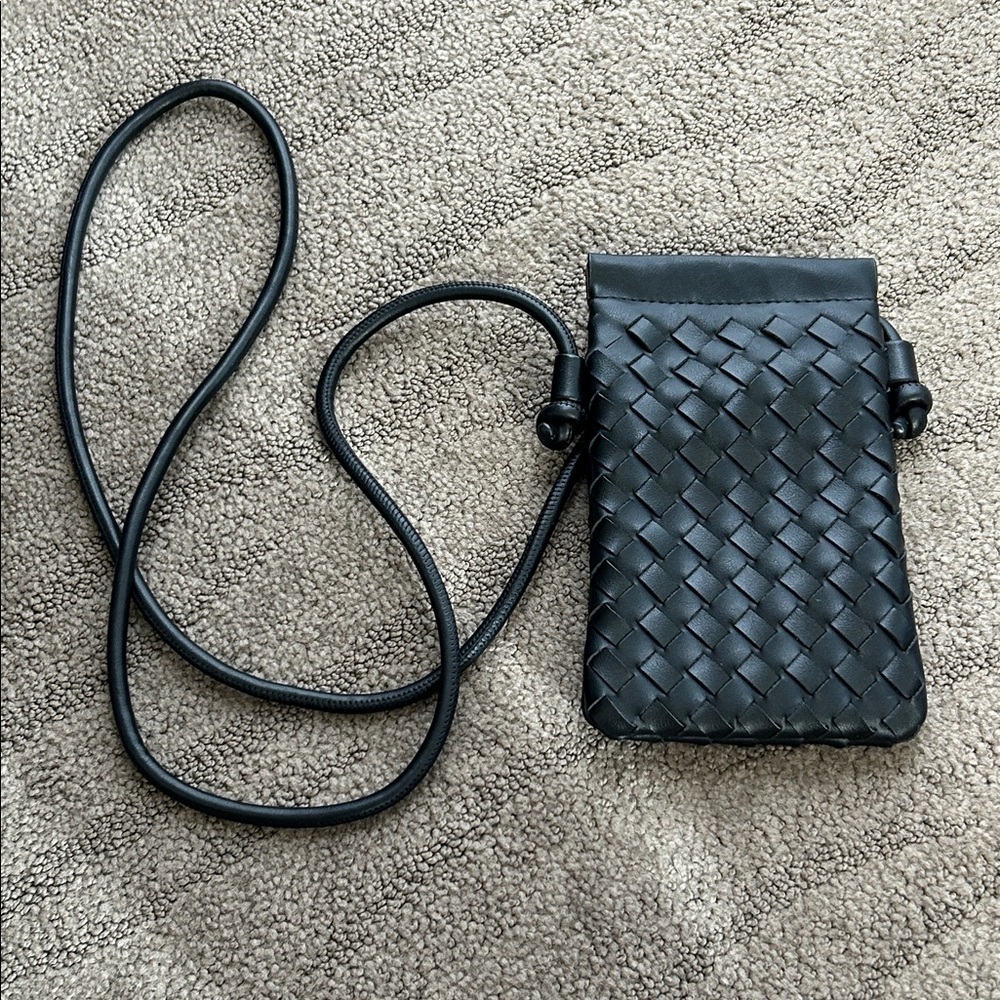 Urban Expressions Woven Crossbody Phone Bag Black EUC